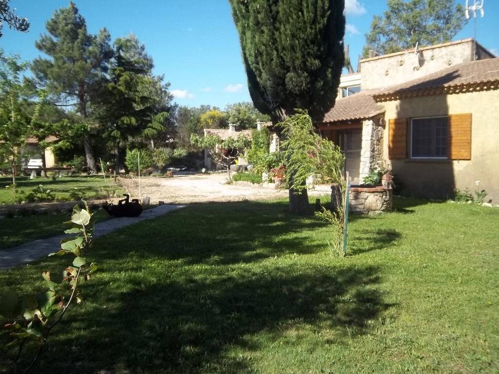 B&B Le Petit Frigouye โรชฟอร์ต-ดู-การ์ ภายนอก รูปภาพ