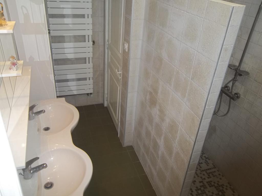 B&B Le Petit Frigouye โรชฟอร์ต-ดู-การ์ ห้อง รูปภาพ
