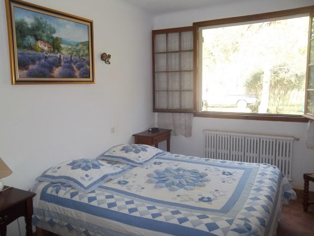 B&B Le Petit Frigouye โรชฟอร์ต-ดู-การ์ ห้อง รูปภาพ