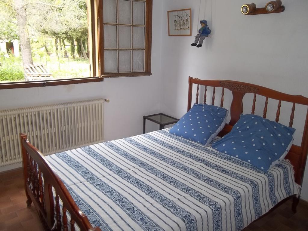 B&B Le Petit Frigouye โรชฟอร์ต-ดู-การ์ ห้อง รูปภาพ