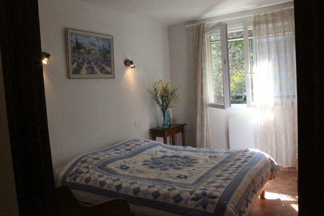 B&B Le Petit Frigouye โรชฟอร์ต-ดู-การ์ ภายนอก รูปภาพ
