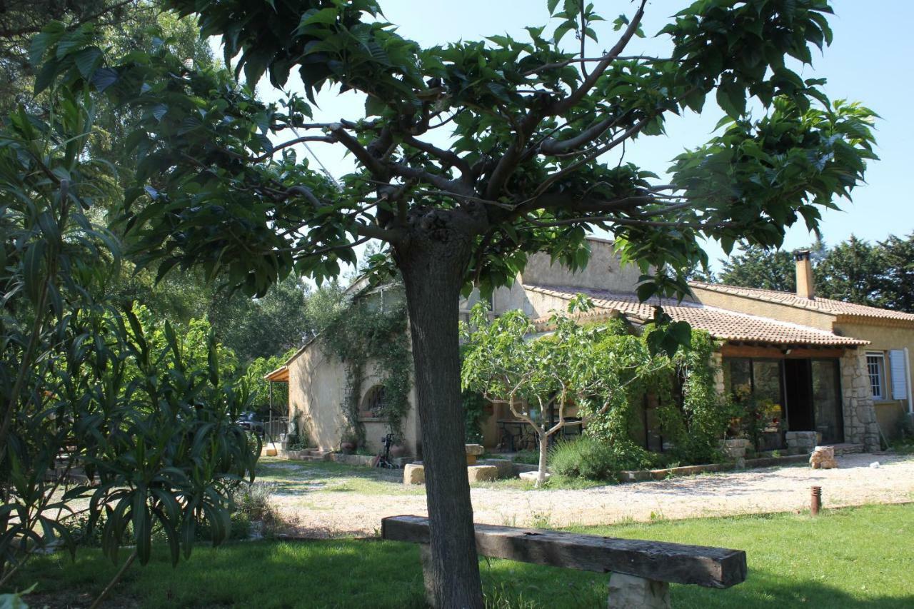 B&B Le Petit Frigouye โรชฟอร์ต-ดู-การ์ ภายนอก รูปภาพ