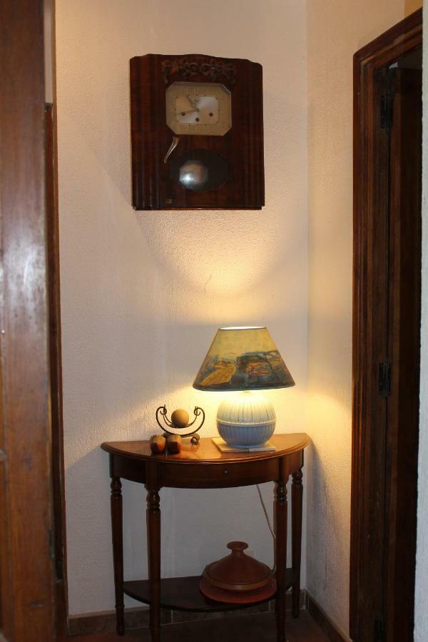 B&B Le Petit Frigouye โรชฟอร์ต-ดู-การ์ ภายนอก รูปภาพ